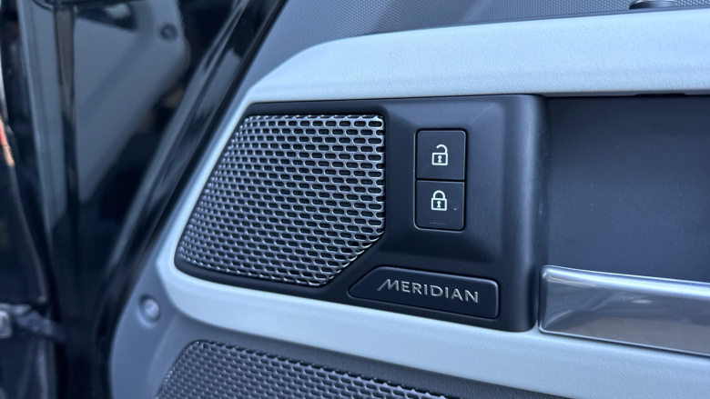 Land Rover Defender 3.0 D250 SE 90 3dr Auto Diesel Estate